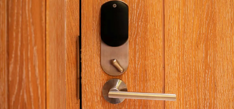 Automatic Locking Door Knob Mecca